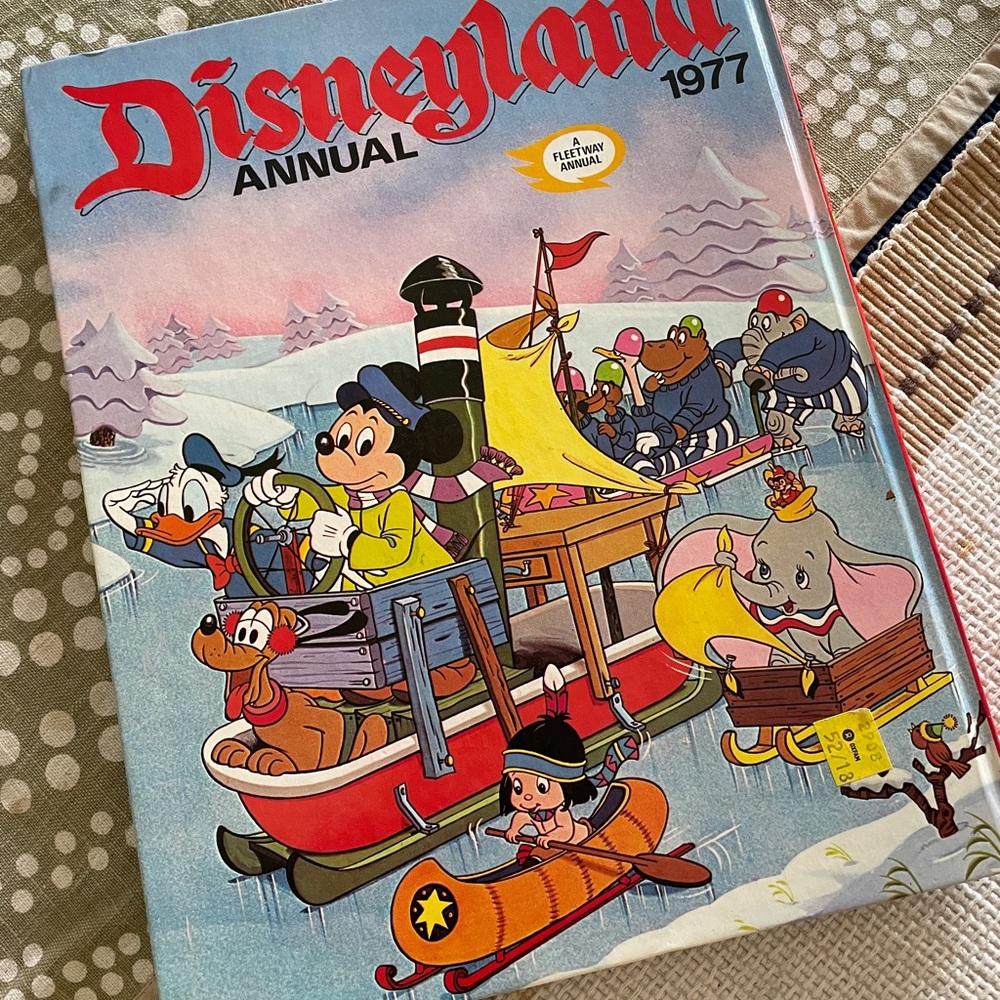 Walt Disney: Disneyland Annual 1977 Hardcover book - Used - Picture 5 of 8